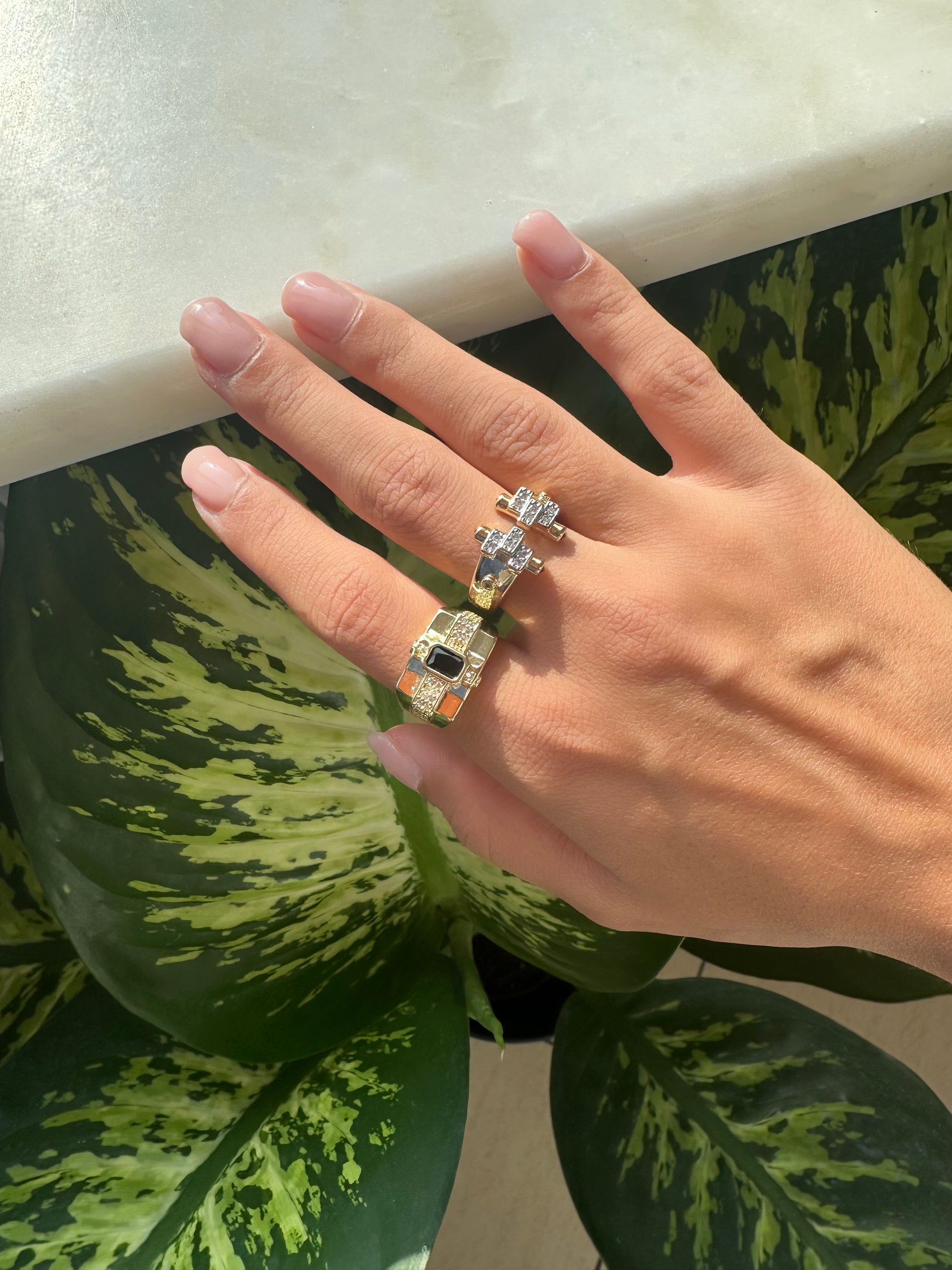 Siyah kare taş detaylı yüzük ✨