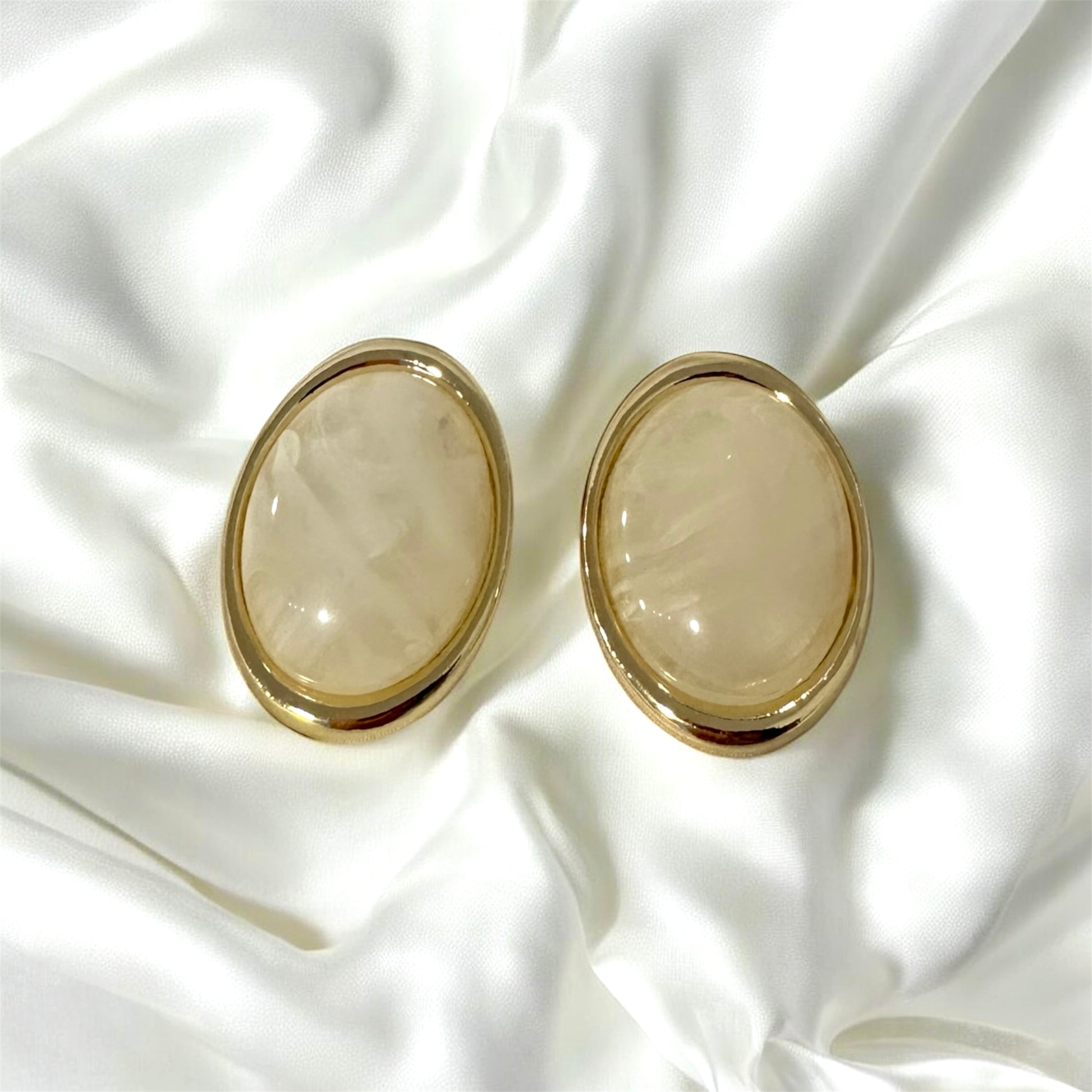 Şeffaf beyaz renk gold küpe ✨