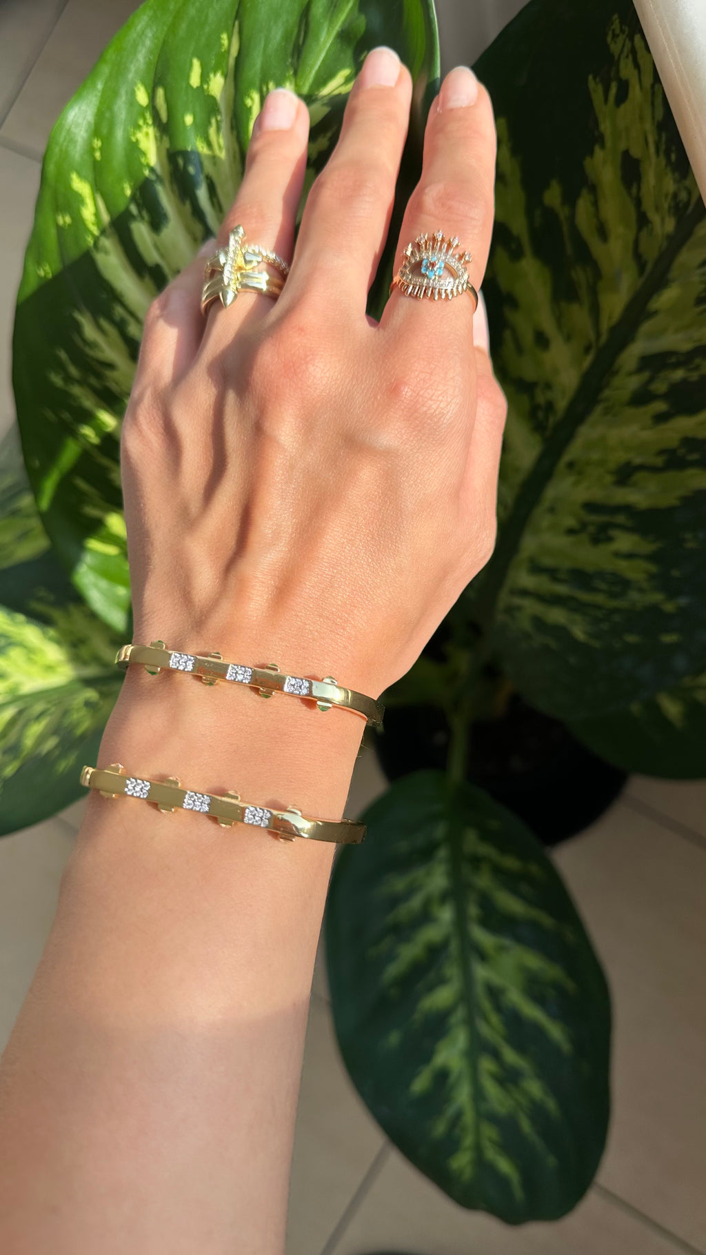 Yeşil taş detaylı kelepçe bileklik ✨