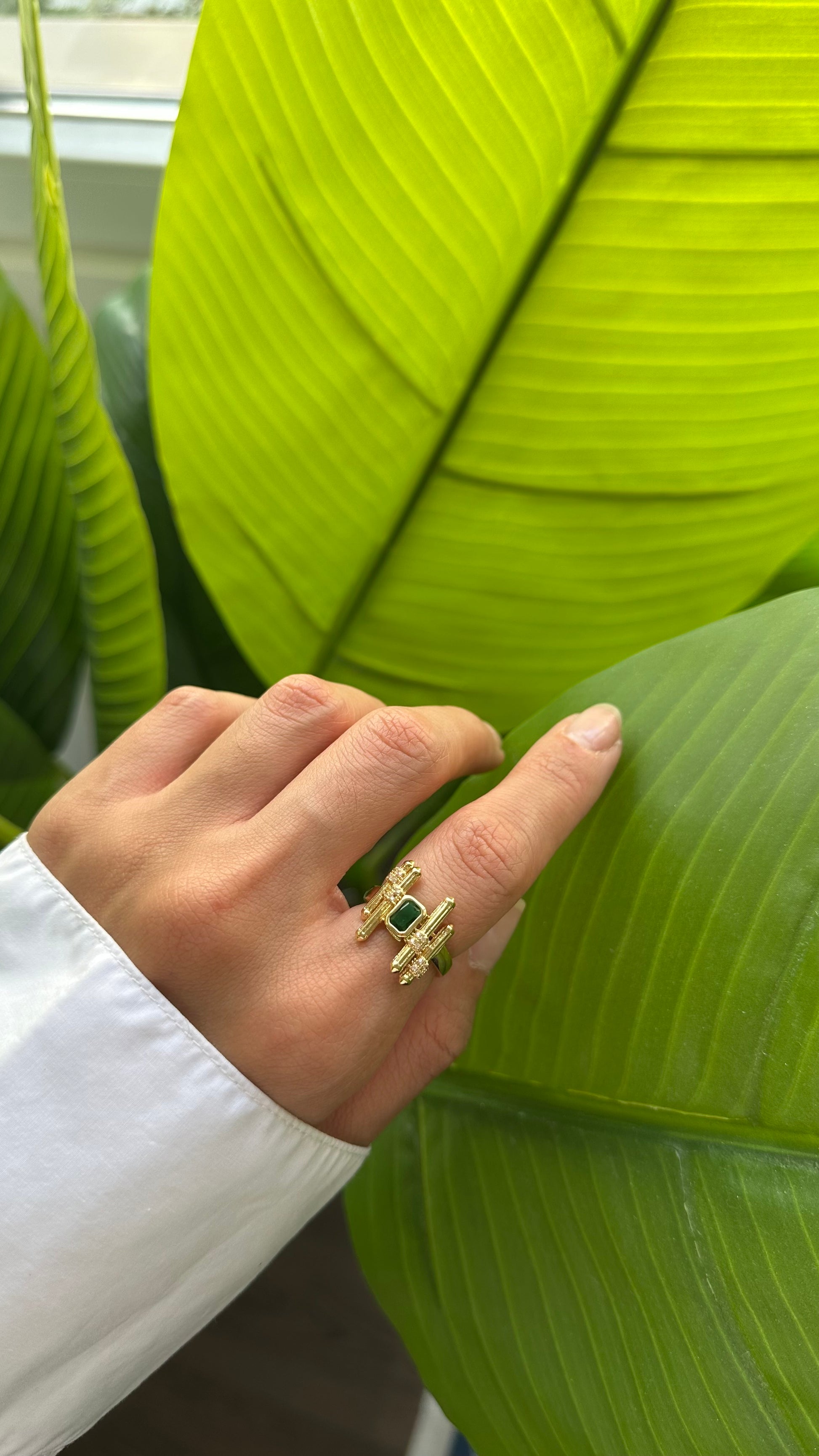 Yeşil taş detaylı ayarlanabilir yüzük