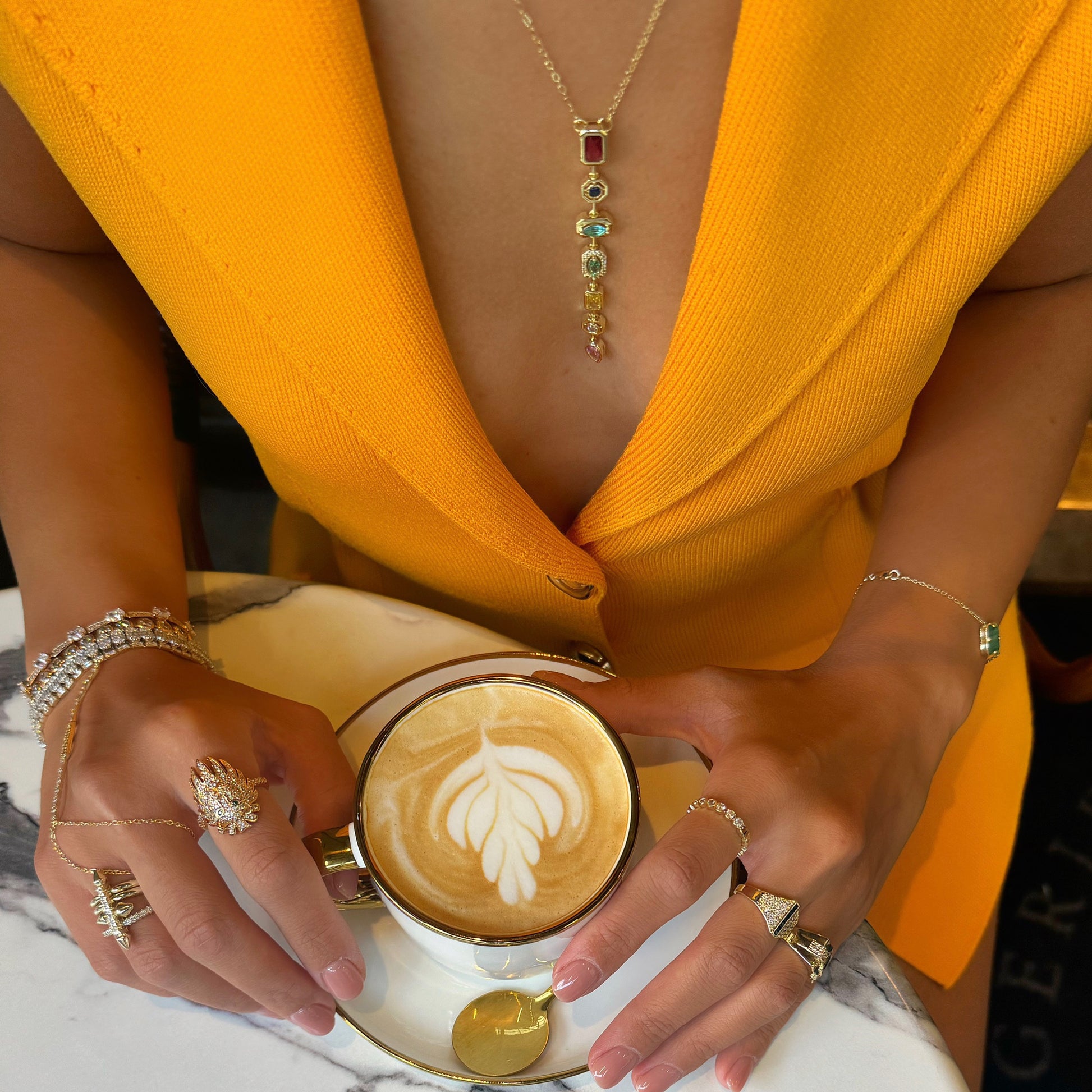 Renkli taşlı kolye