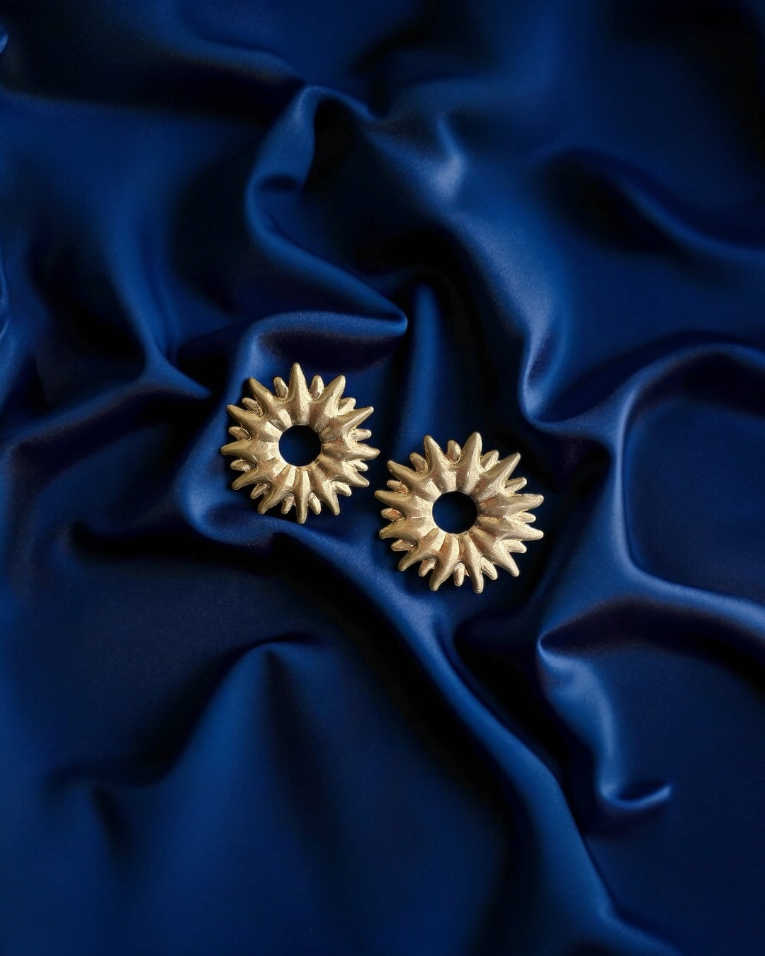 Güneş şekilli gold küpe ✨