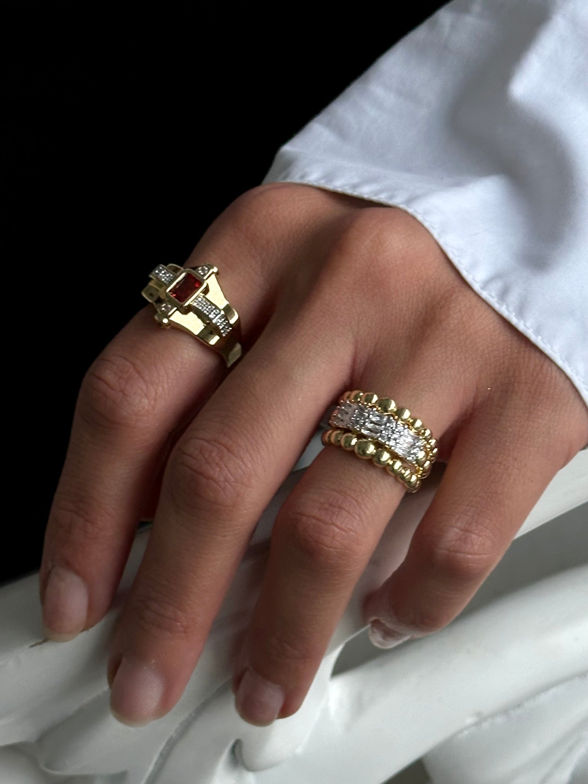 Bordo taş detaylı gold yüzük ✨