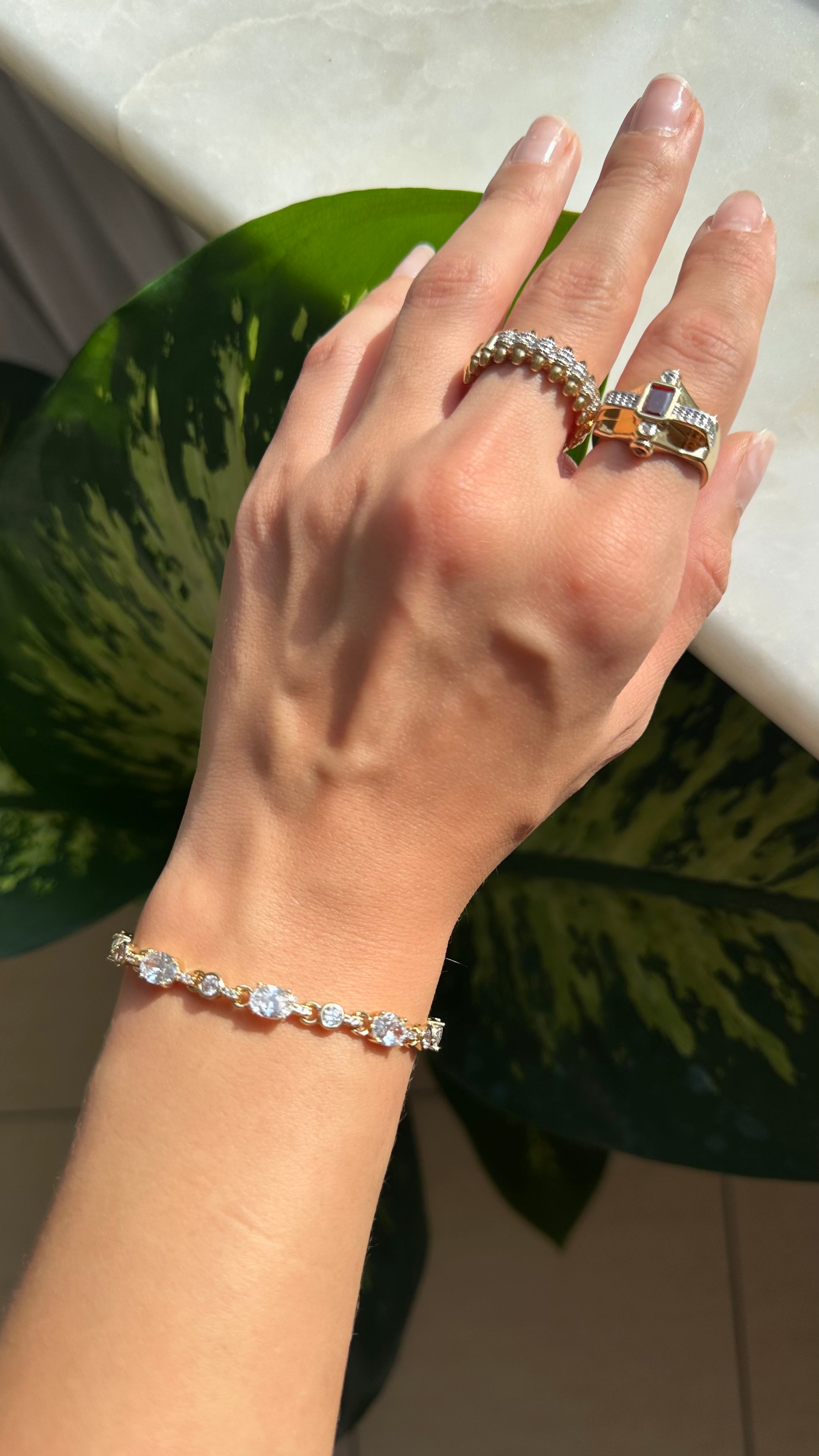 Yuvarlak büyük taş detaylı bileklik ✨