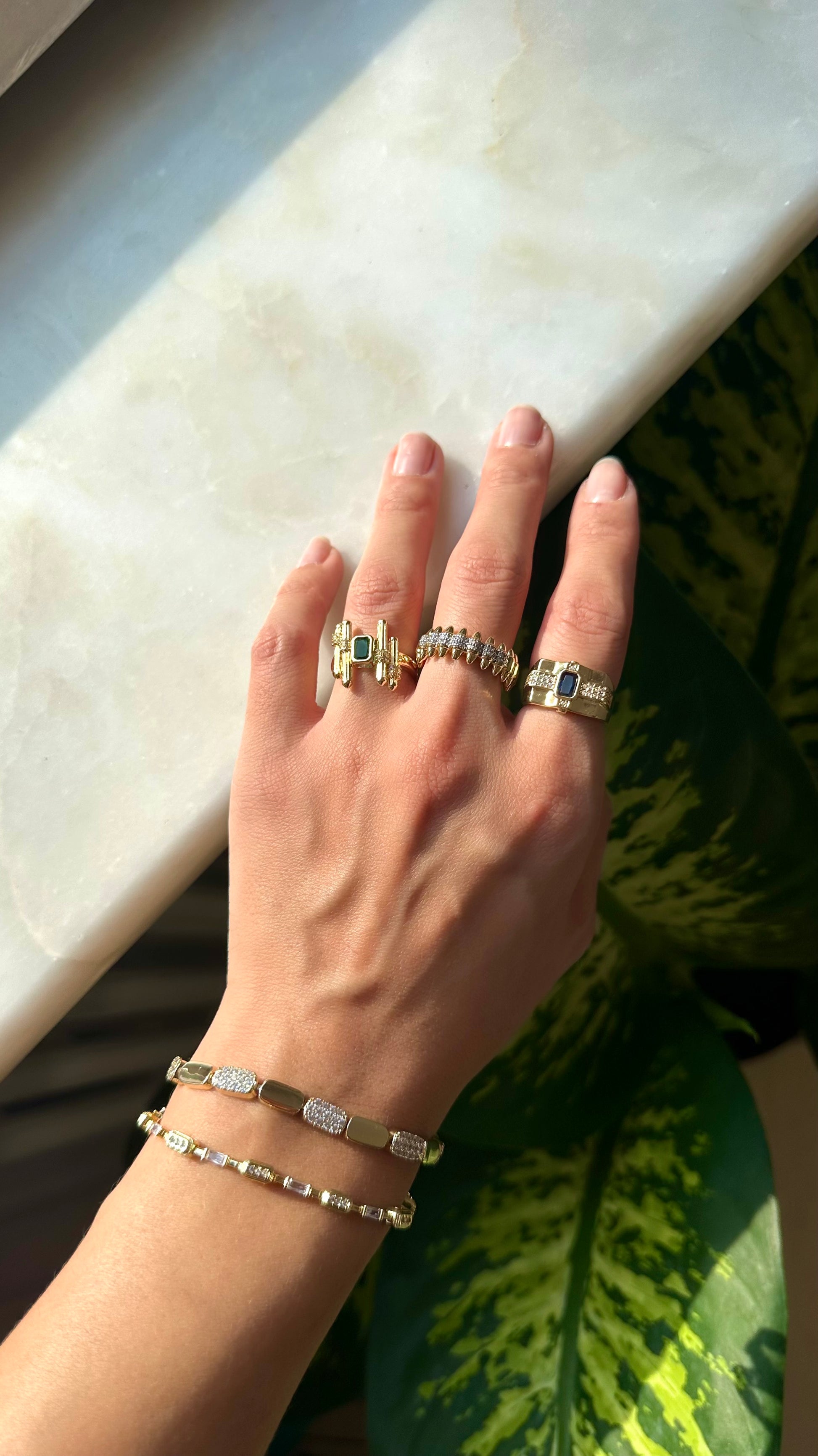 Kurşun figürlü gold yüzük ✨