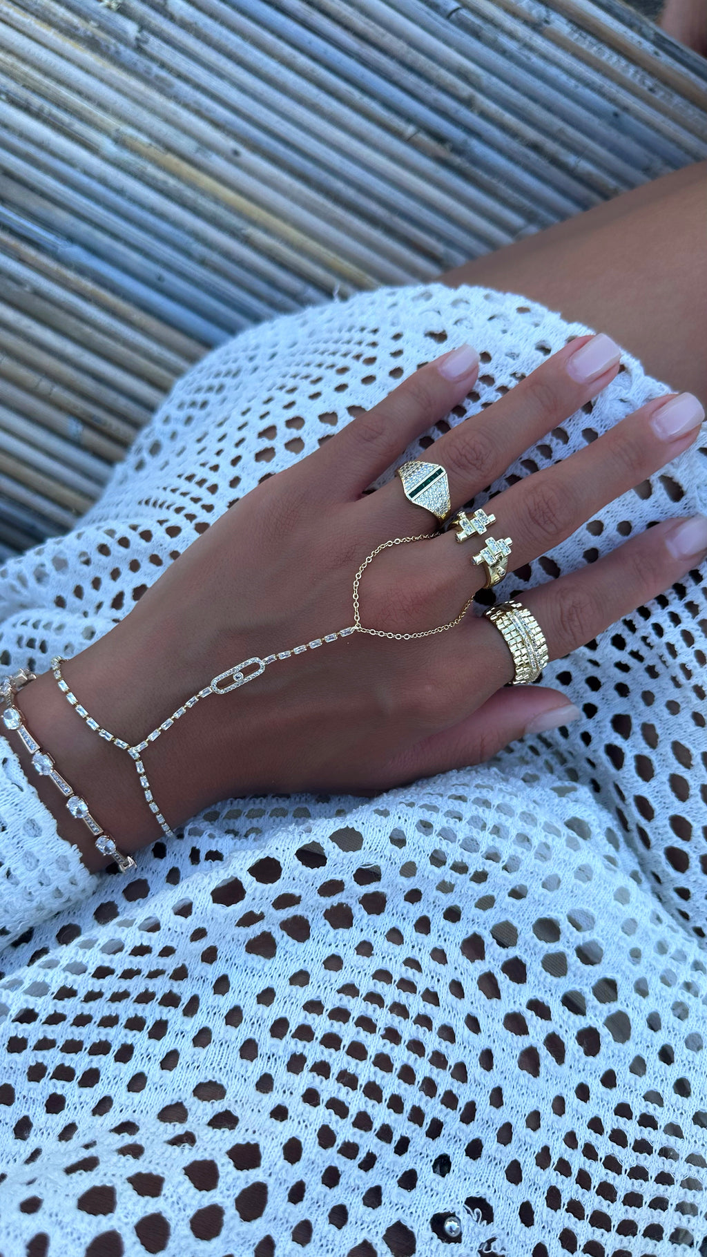 Gold, taş detaylı bileğe göre ayarlanabilir şahmeran