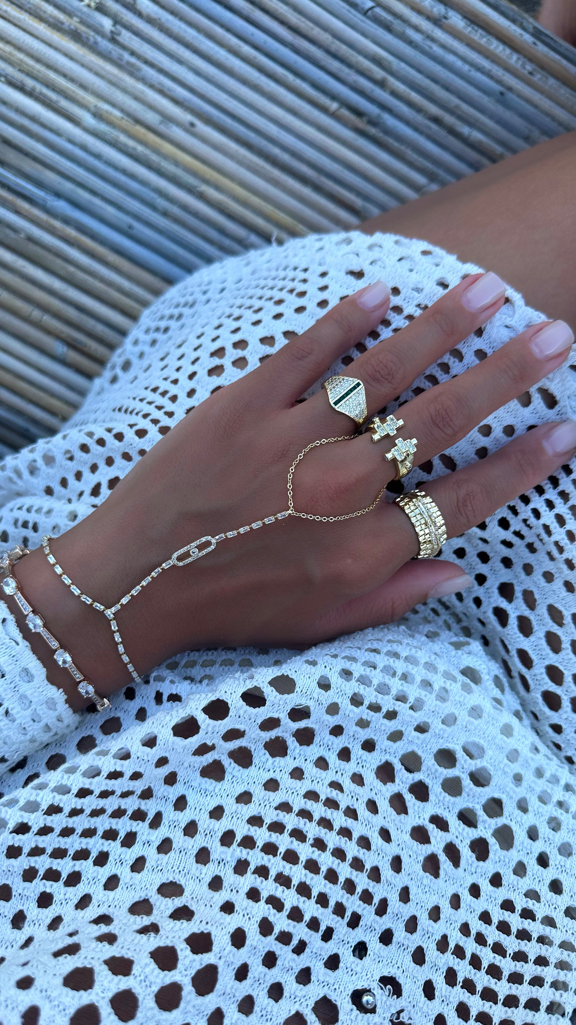 Gold, taş detaylı bileğe göre ayarlanabilir şahmeran