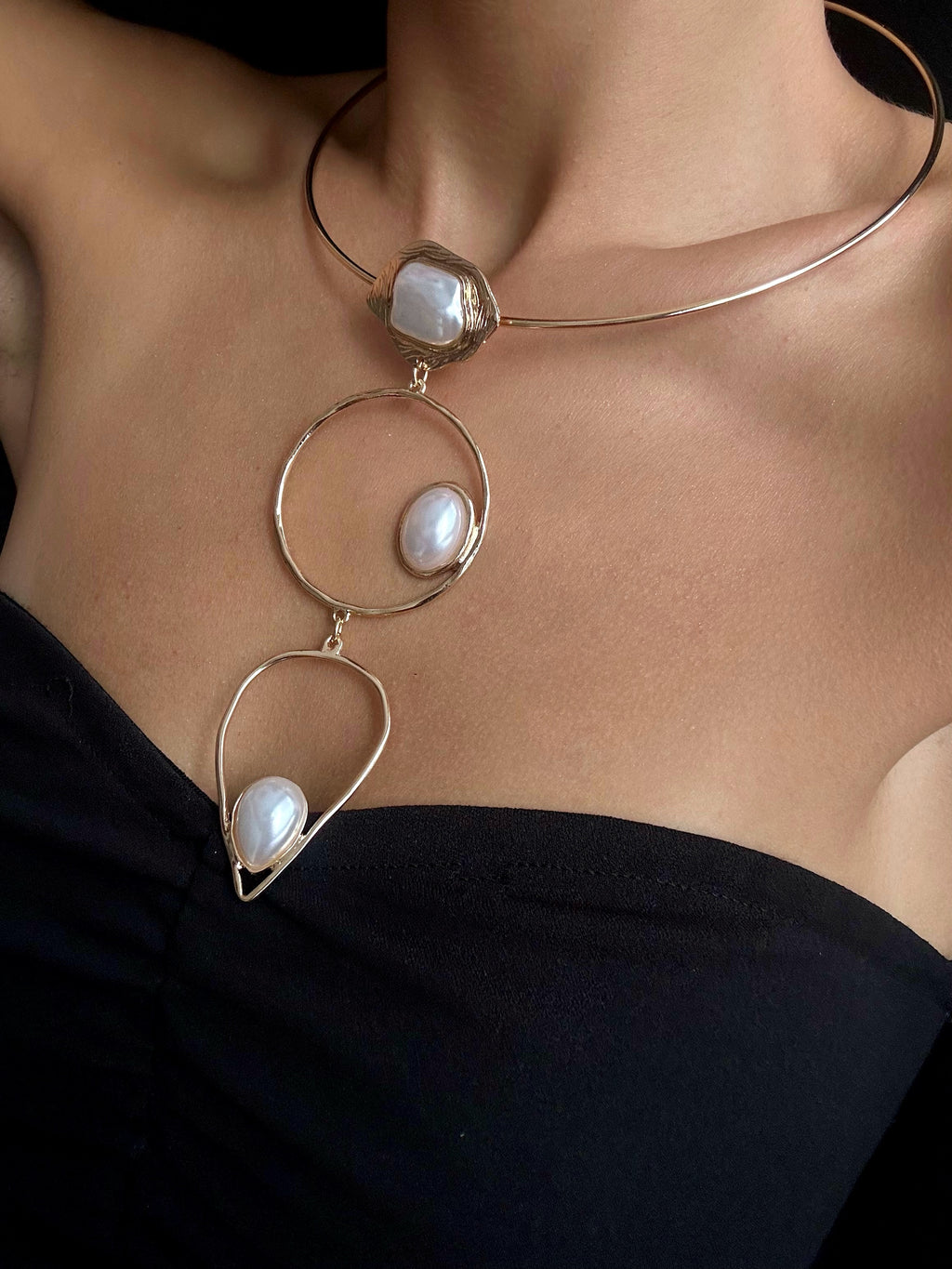 İnci detaylı geometrik kolye