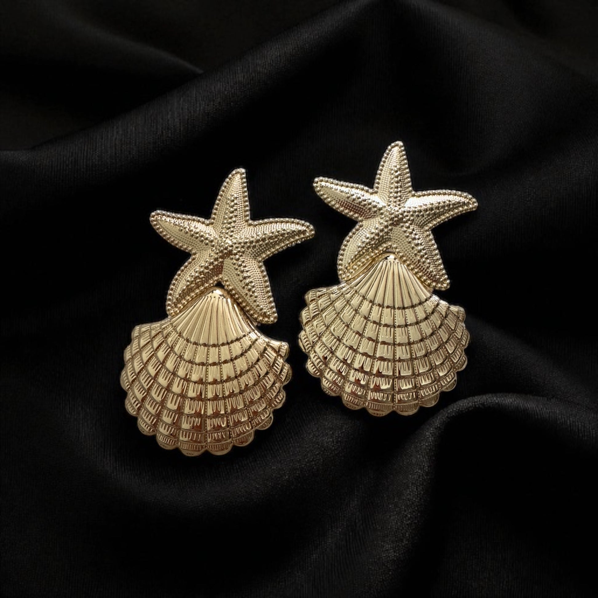 Deniz yıldızı ve deniz kabuğu detaylı küpe ✨