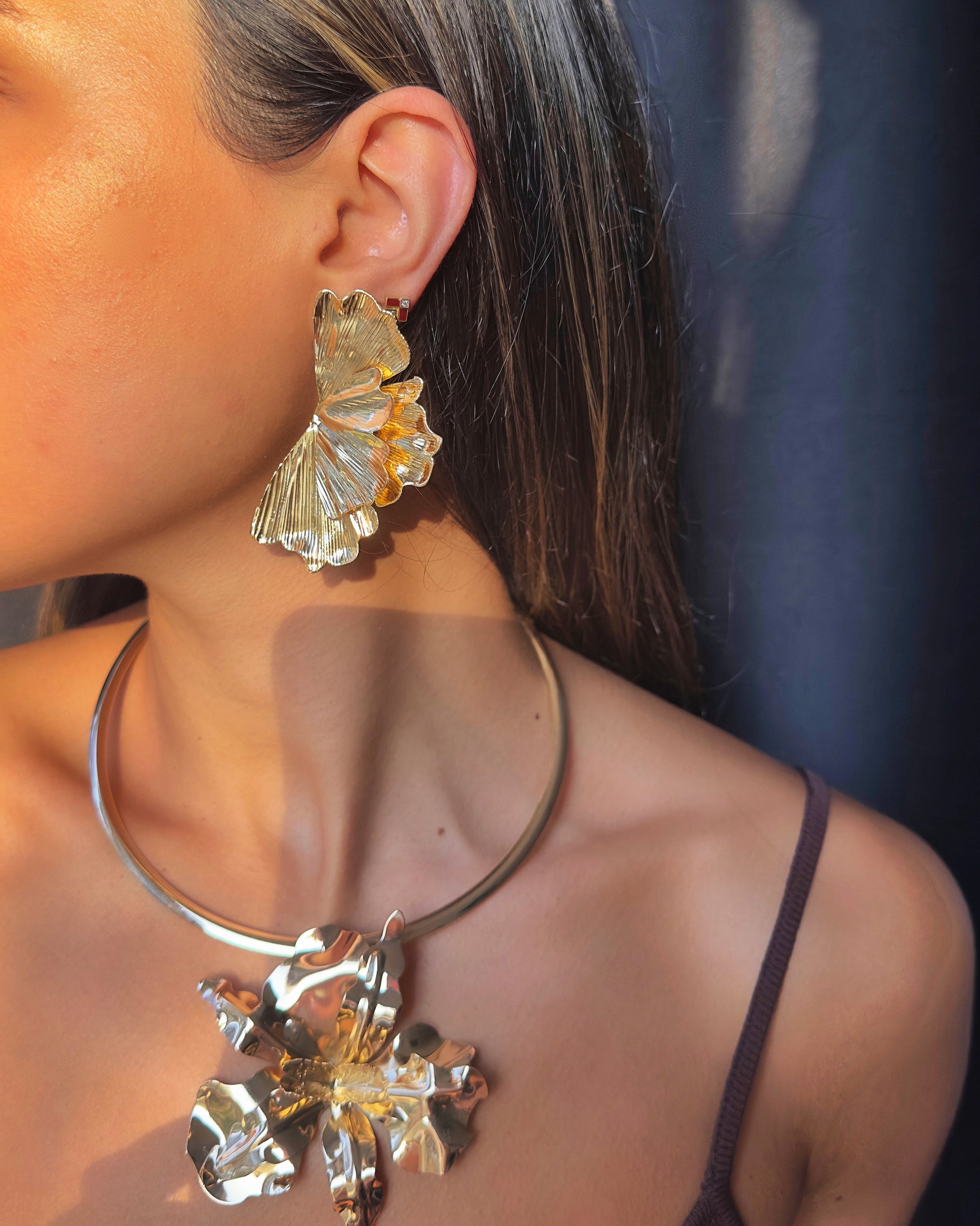 Büyük çiçek gold kolye