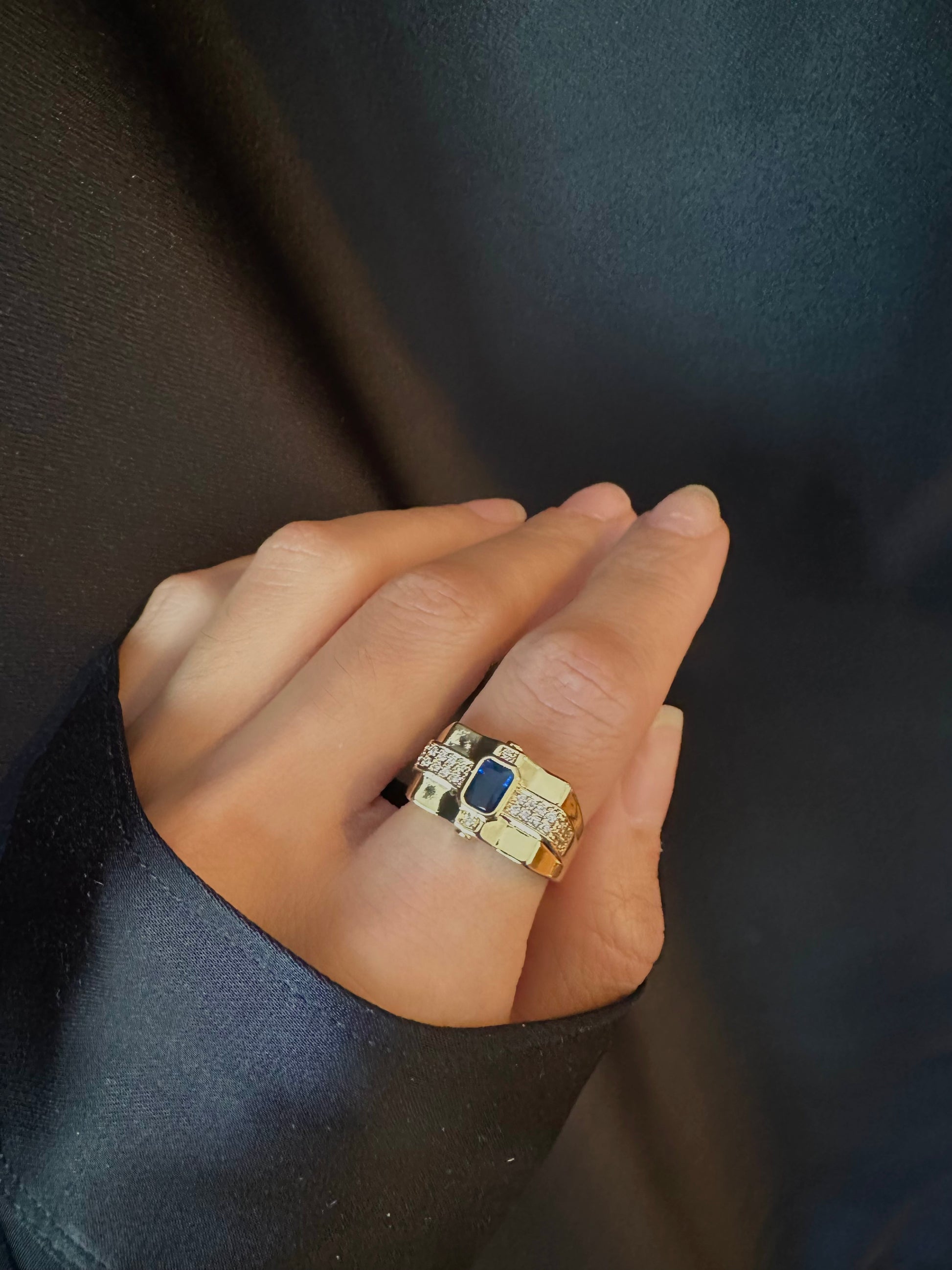 Mavi taş detaylı gold yüzük ✨