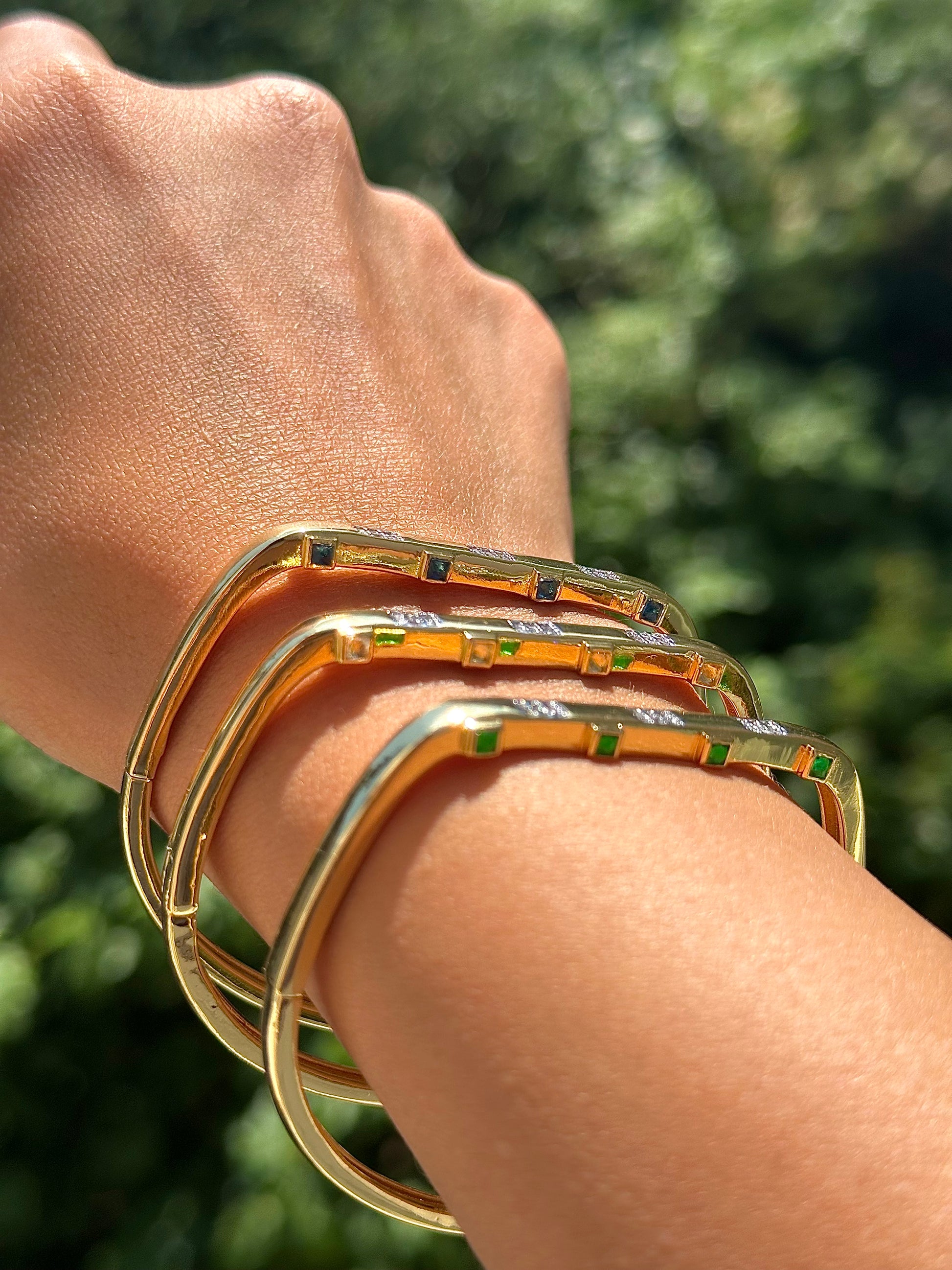 Lacivert taş detaylı kelepçe bileklik